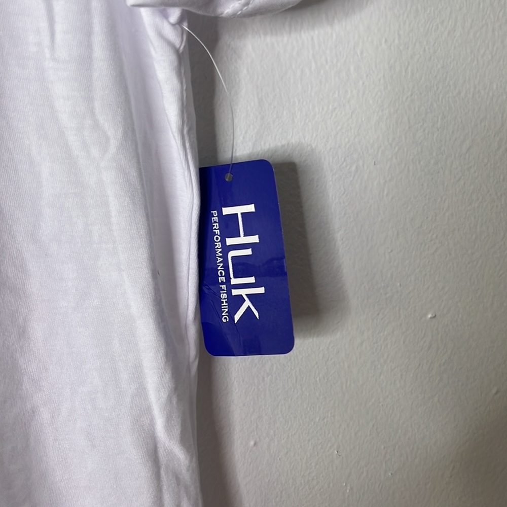 HUK Women’s Script V Neck Top in White, Size XL. - Picture 4 of 8